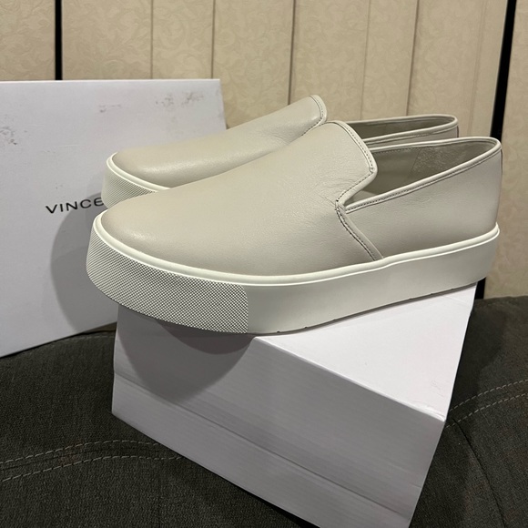 NEW VINCE leather slip on brenden shoes